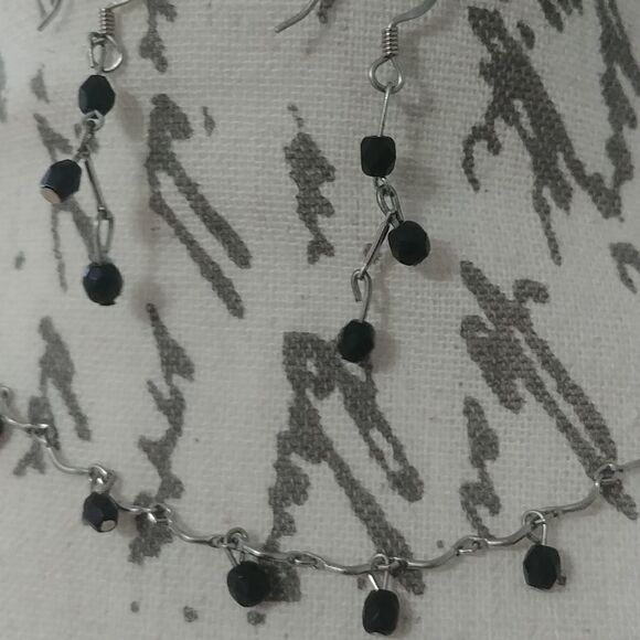 Silver and black beads necklace and earring set - Picture 2 of 5